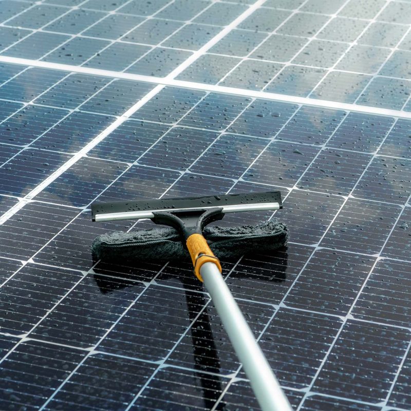 Zonnepanelen schoonmaak door Allround Facility Services